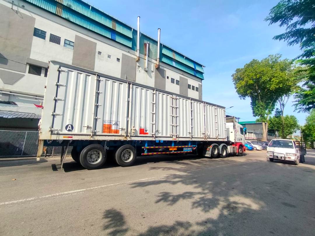 GLSB box trailer on delivery
